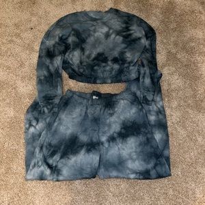 tie-dye sweatshirt & sweatpants